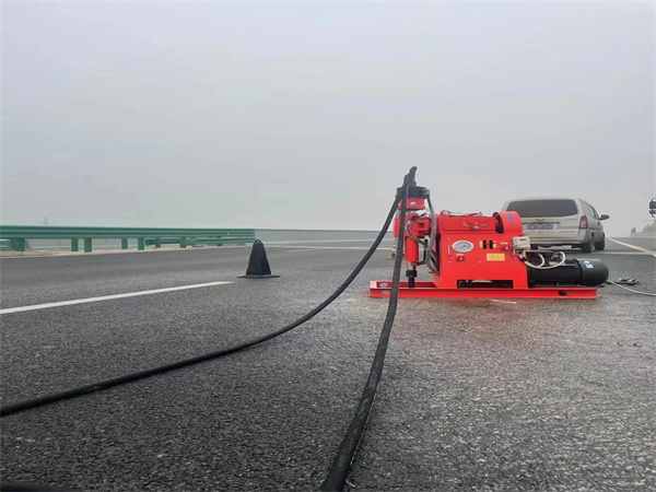 始兴马路路基路面开裂下沉注浆加固灌浆